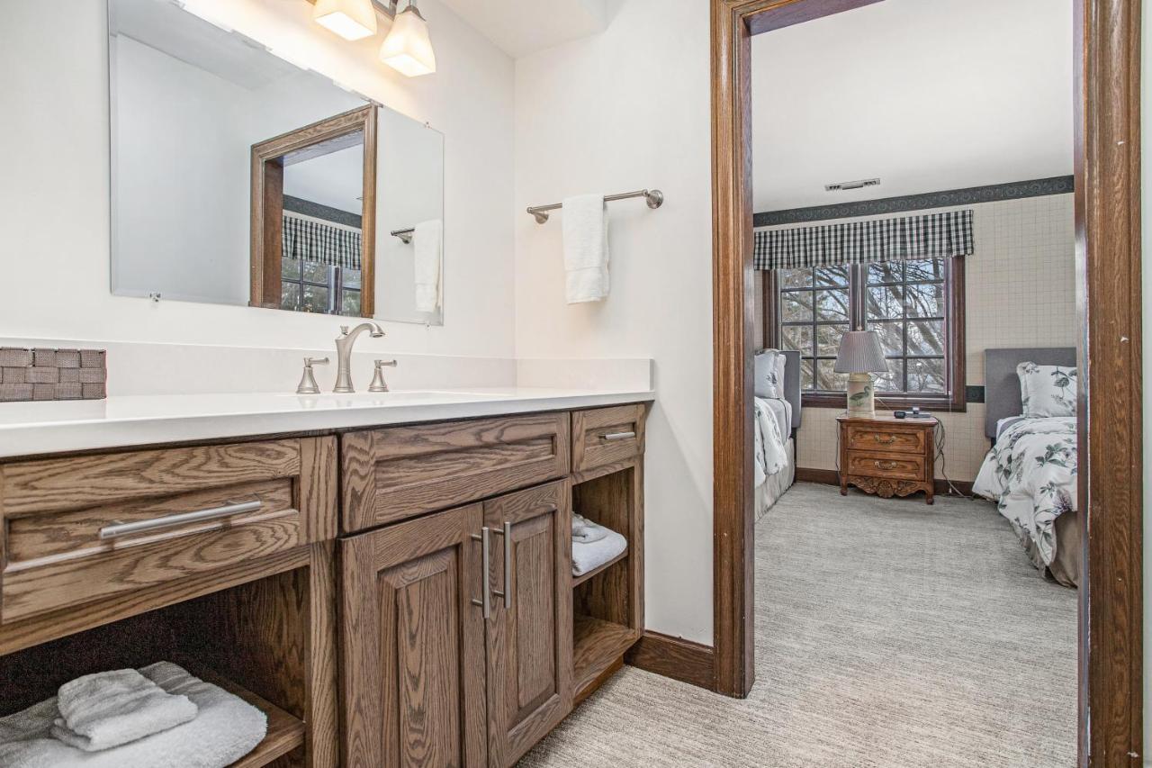 Point O' Woods Villa Benton Harbor Eksteriør billede