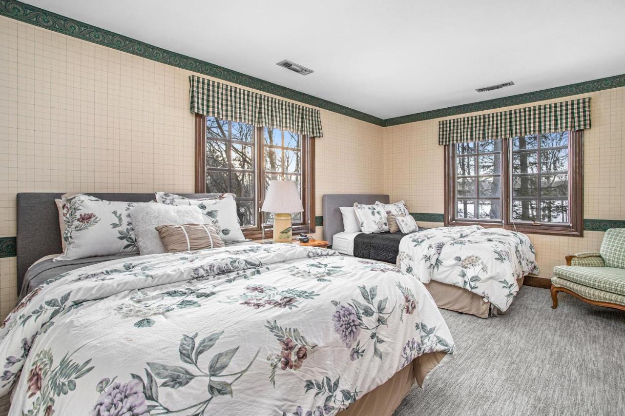 Point O' Woods Villa Benton Harbor Eksteriør billede