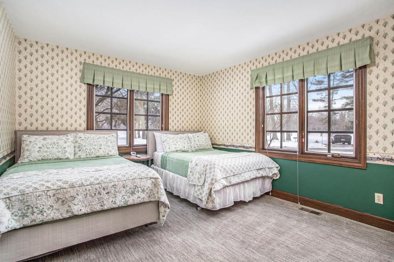 Point O' Woods Villa Benton Harbor Eksteriør billede